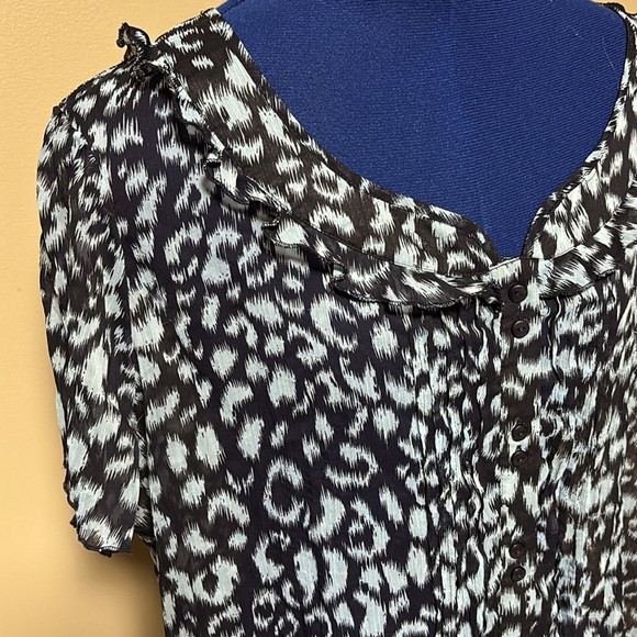 Notations Sheer Pattern Top - Picture 2 of 8